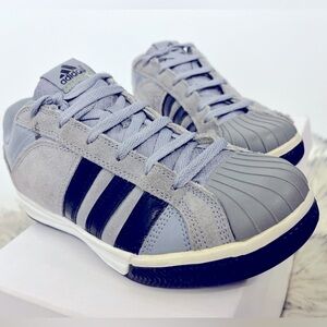 ADIDAS skater shoe. Size 6. Woman’s size 7.5